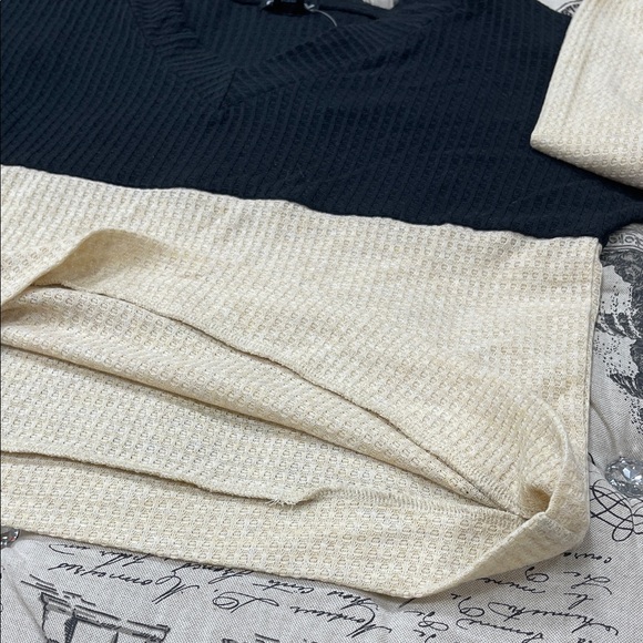 CENY Women's V-Neck Sweater - Picture 8 of 10